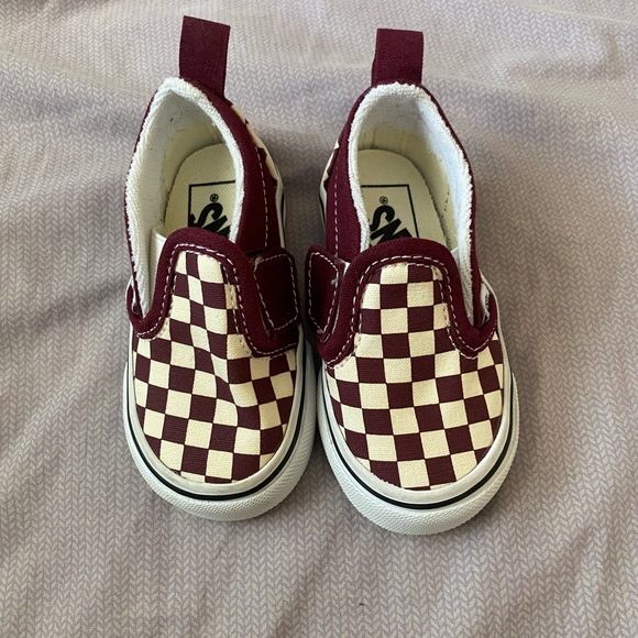Burgundy and white checkerboard vans - Picture 1 of 2